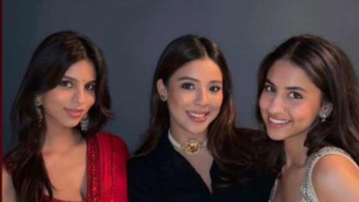 suhana-khan-is-an-epitome-of-grace-in-this-elegant-red-saree-see-pics